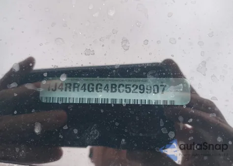 2011 Jeep Grand Cherokee Laredo z USA, uszkodzony, nr VIN 1J4RR4GG4BC529907